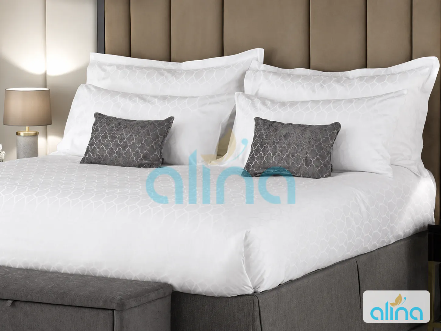 Hospitality duvet cover and pillow case set