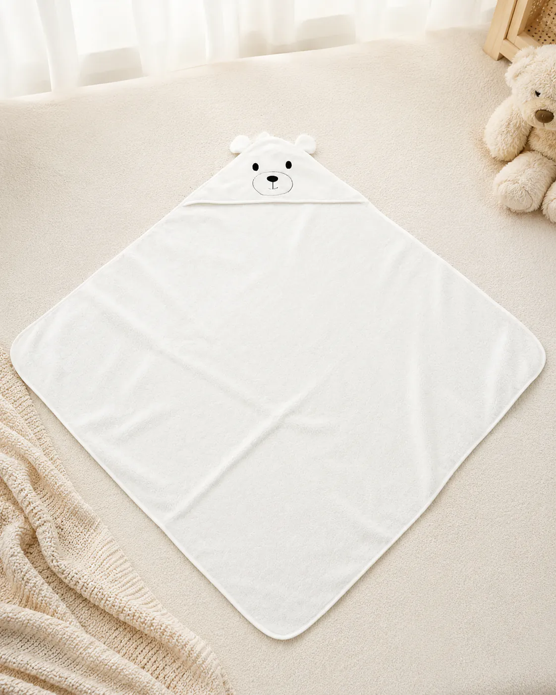 White bear hooded towel for children